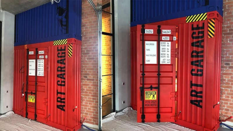 Дверь от контейнера в интерьере