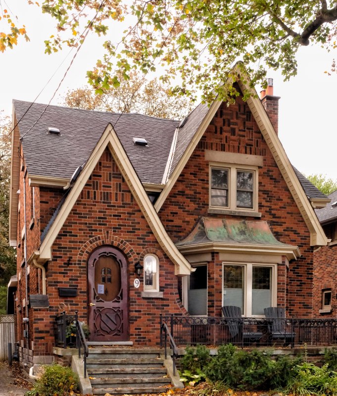 Стиль Тюдор (Tudor Revival Cottage)