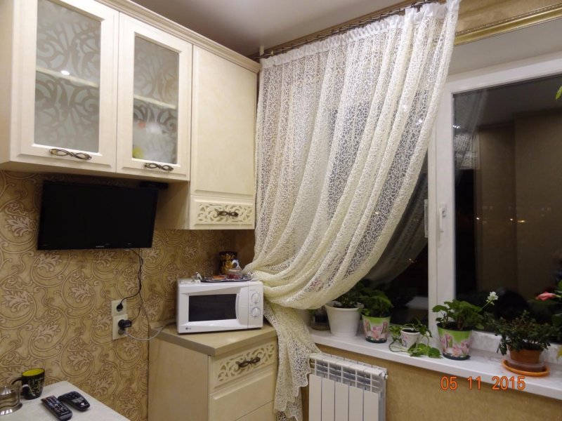 Маленькая кухня 7кв с диванчиком