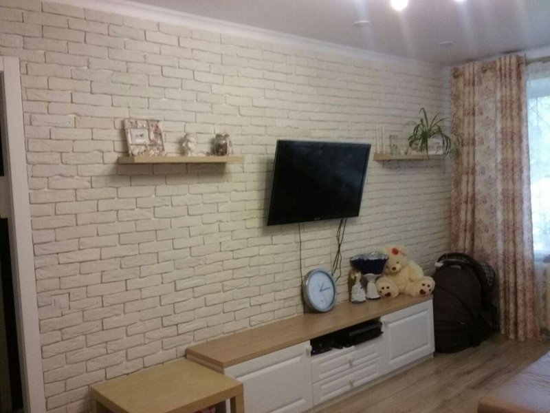 Гипсовый кирпич в гостиной