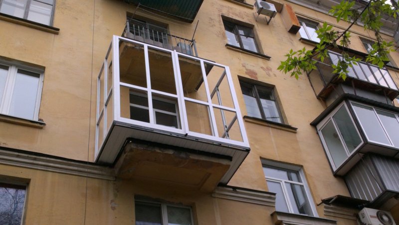 Панорамное остекление балкона в хрущевке