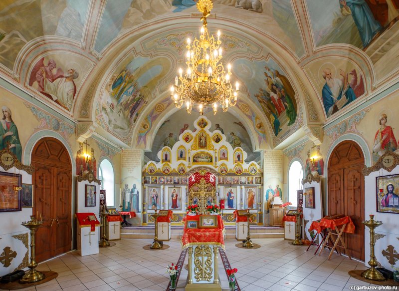 Храм Петра и Павла внутри Дубна