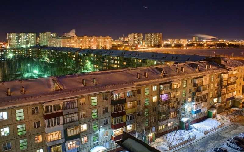 Окно в деревенской избе