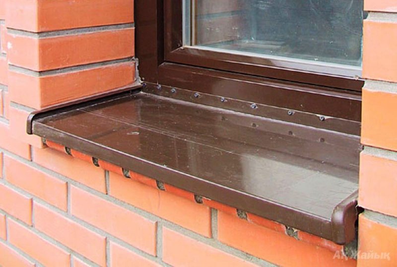 Внешний цинковый отлив окна Rehau