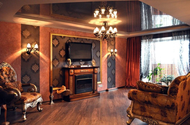 Гостиная с камином и креслами