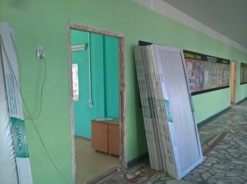 Дверь в кабинет школы