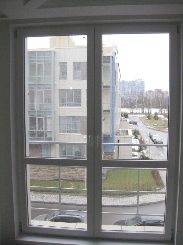 Дверь балконная штульповая Rehau