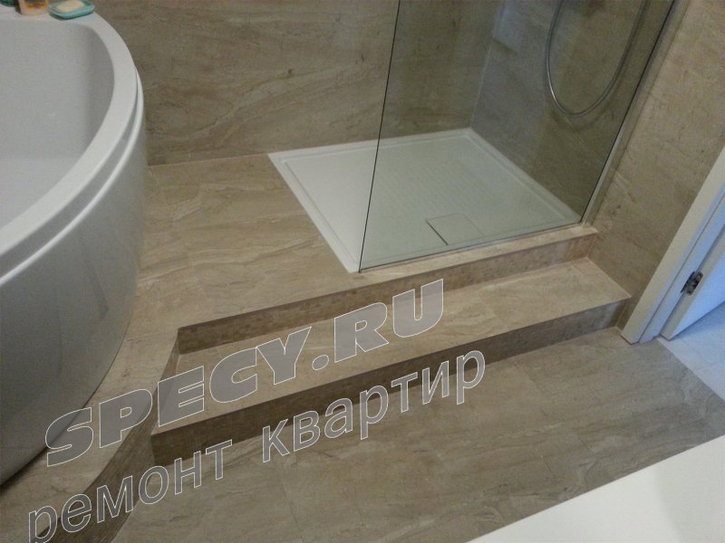Душевая со ступенькой