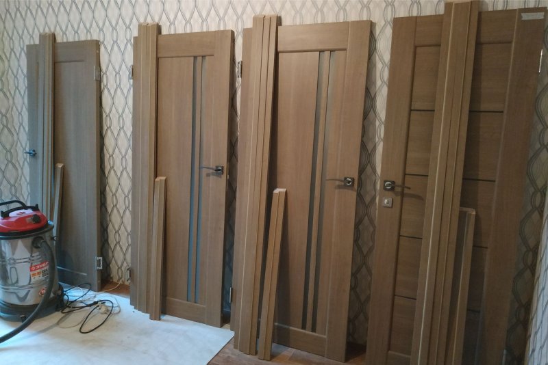 Установленная межкомнатная дверь