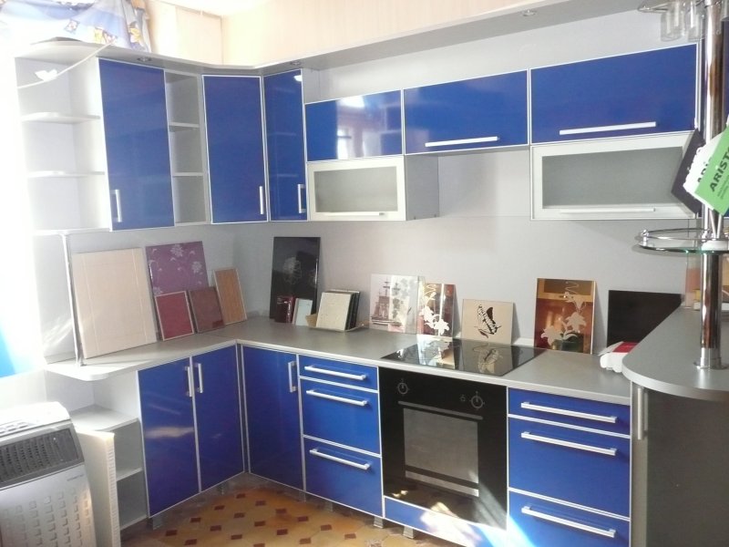 Кухня в алюминиевой рамке