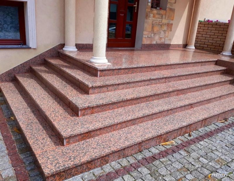 Ступени из гранита Мапл ред