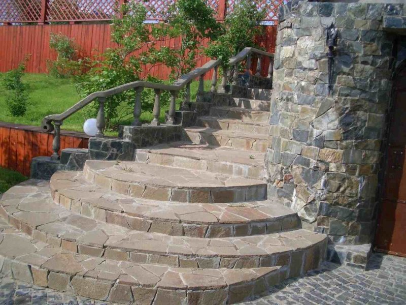 Ступеньки из дикого камня
