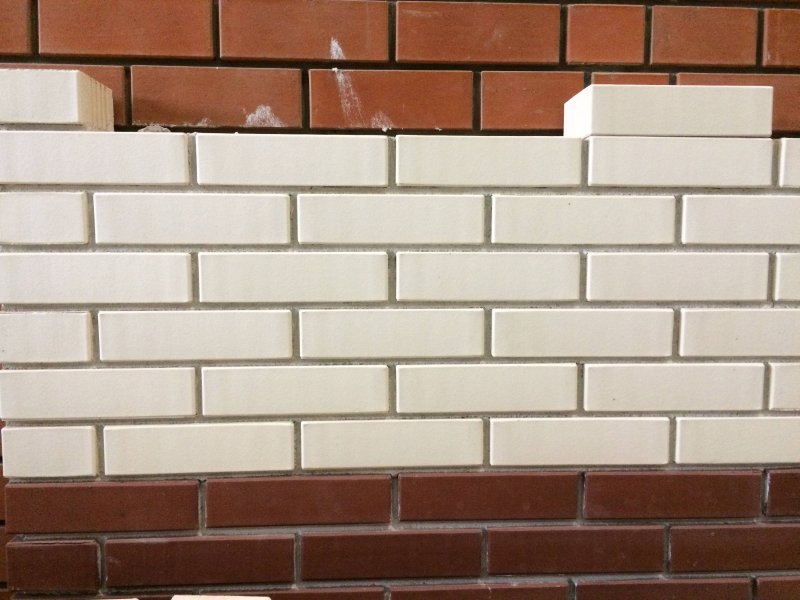 Кирпичный дом слоновая кость