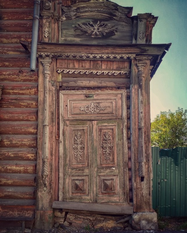 Древние двери