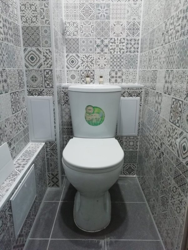 Бюджетная отделка туалета панелями