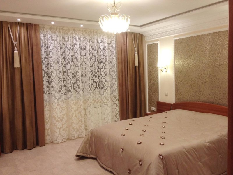 Черные шторы в спальне