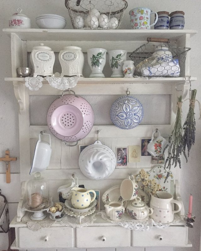 Полки на кухне в стиле Shabby Shick