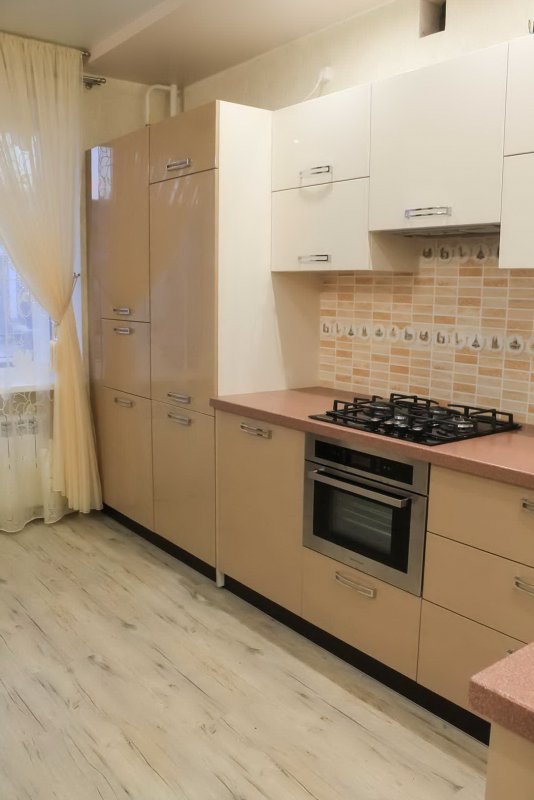 Кухня цвета топленого молока