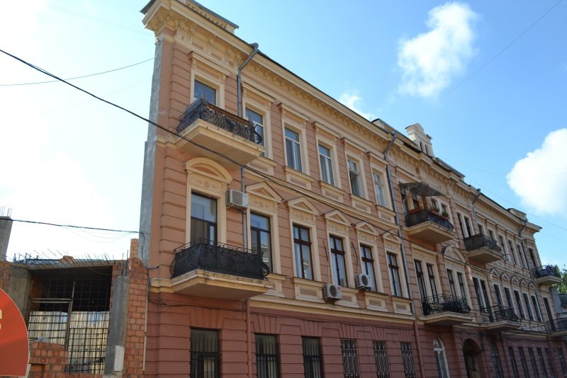 Дом стена в Одессе