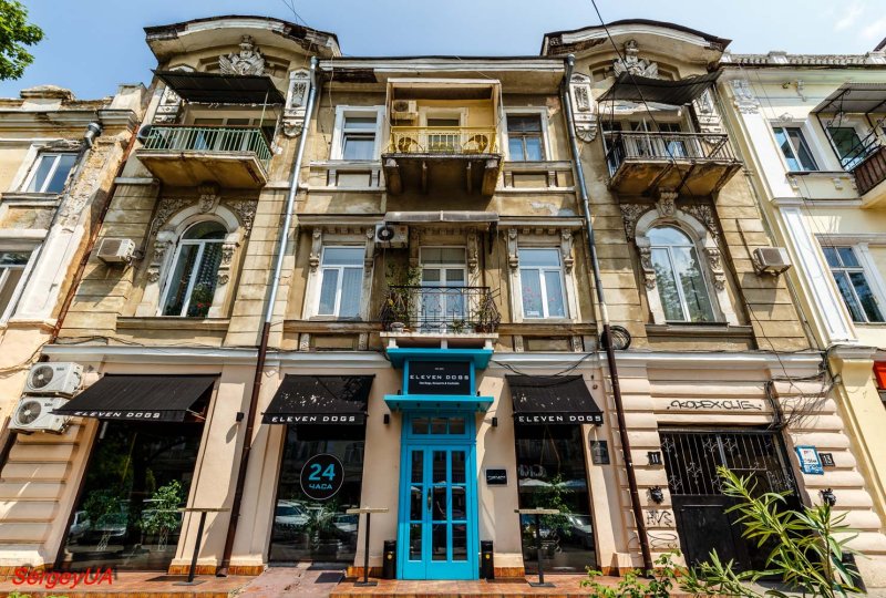 Дом стена в Одессе внутри