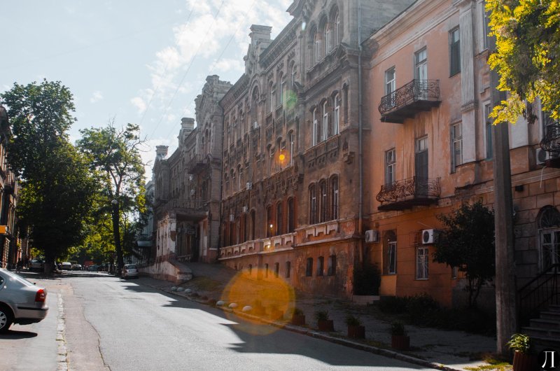 Разрисовать фасад старого здания