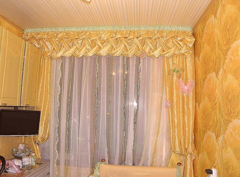 Ламбрекен буфы