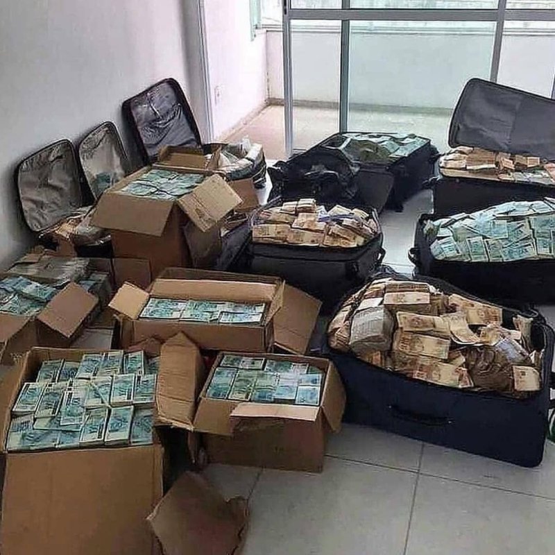 Много денег в сумке