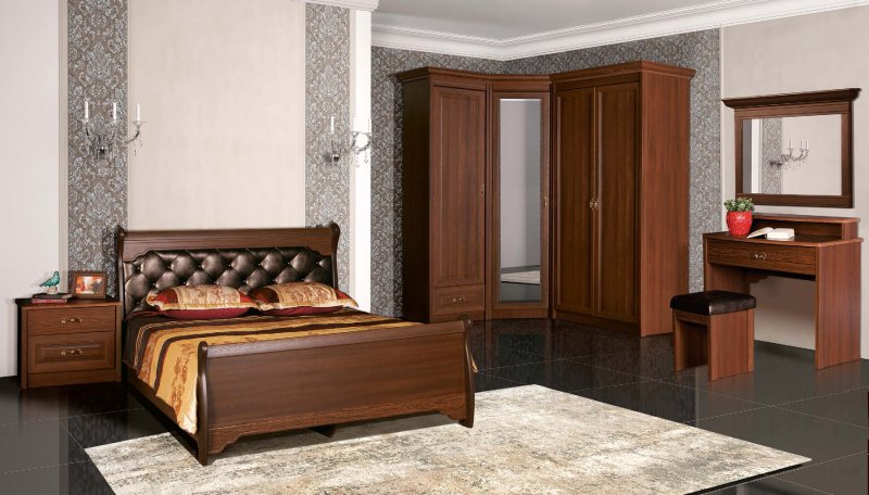 Классическая кровать