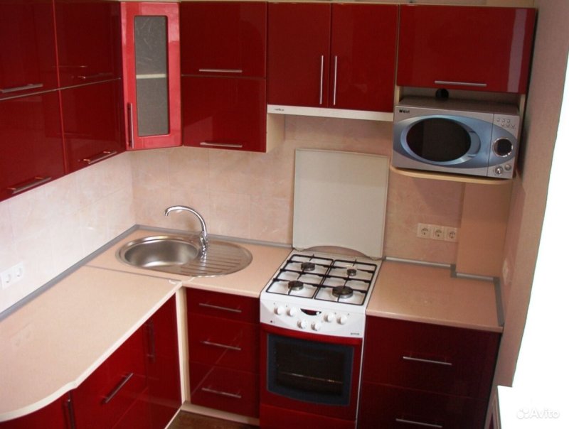 Интерьер кухни 5м.кв с газовой колонкой155на2м
