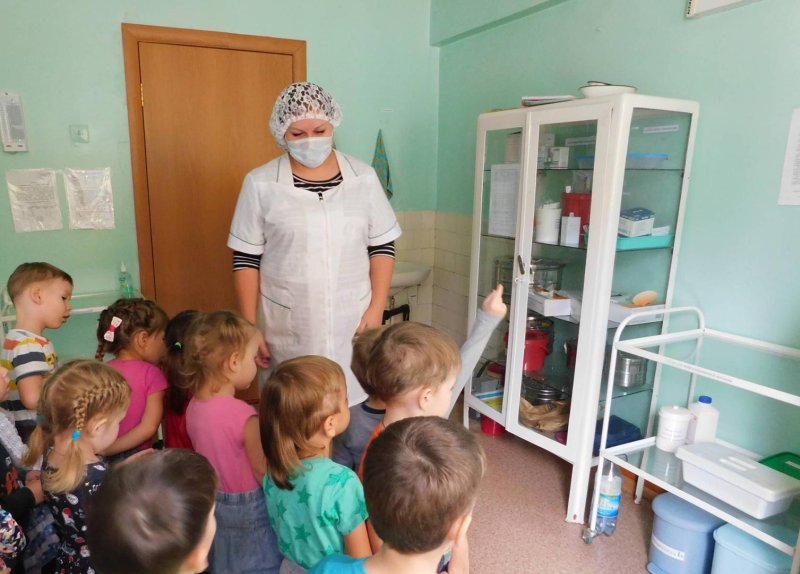 Экскурсия в медицинский кабинет детского сада