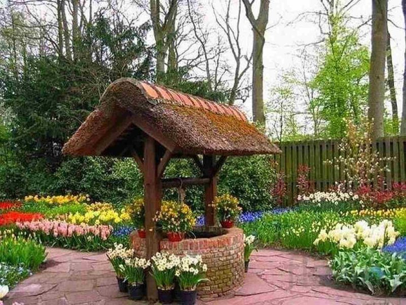 Декор колодца на даче