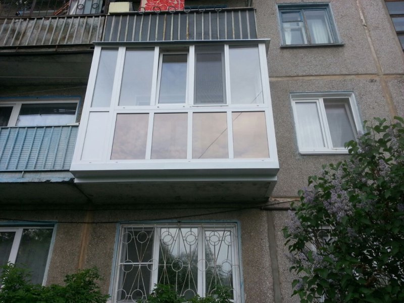 Остекление балкона в панельном доме