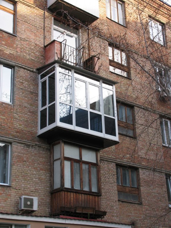 Панорамный балкон в хрущевке