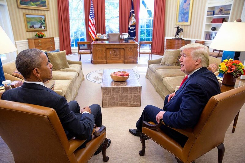 Дональд Трамп в Овальном кабинете