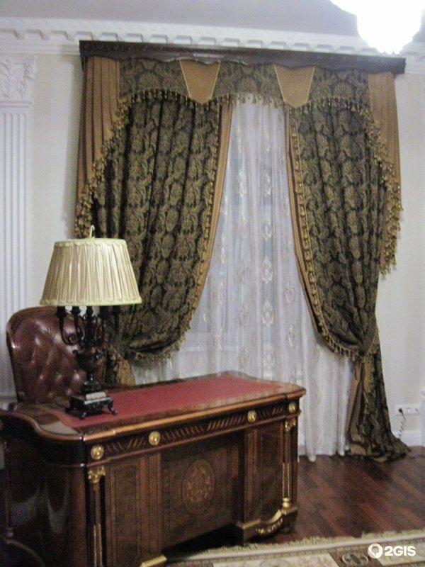 Ламбрекен в кабинет