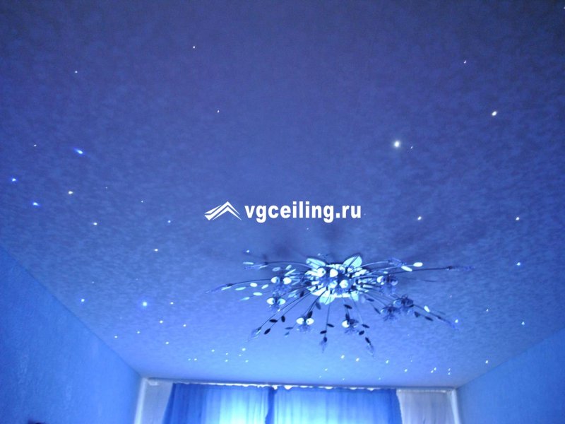 Серый натяжной потолок
