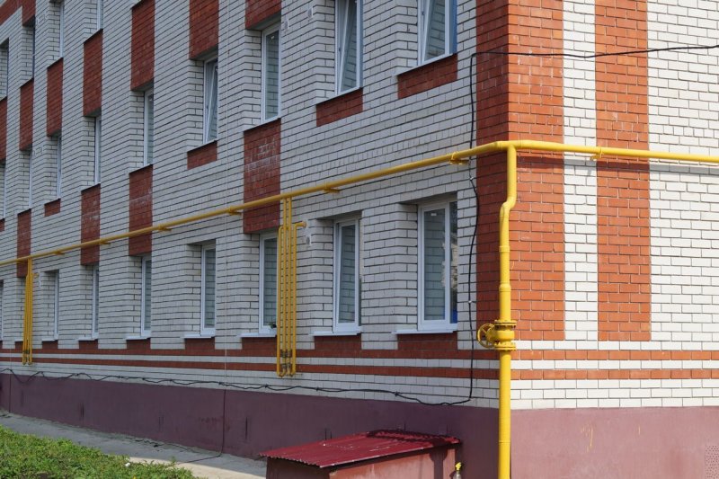 Газовая труба по фасаду