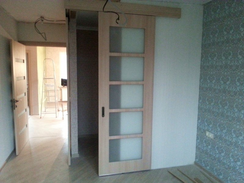 Двери купе в кладовку