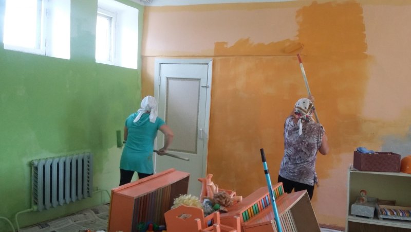 Современная покраска стен в детском саду