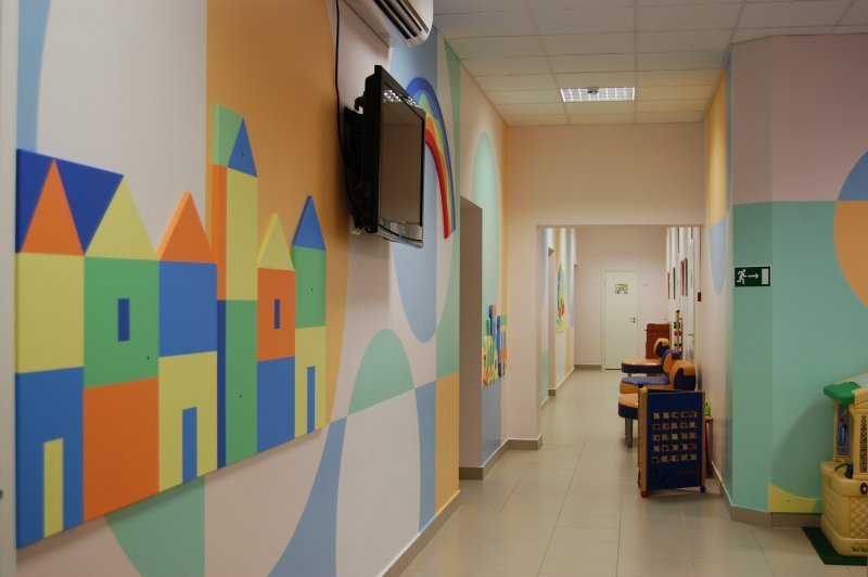 Покрасить стены в школе
