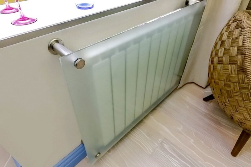 Стеклянный экран для батареи