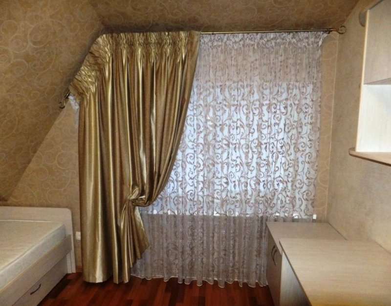 Карниз на мансардное окно