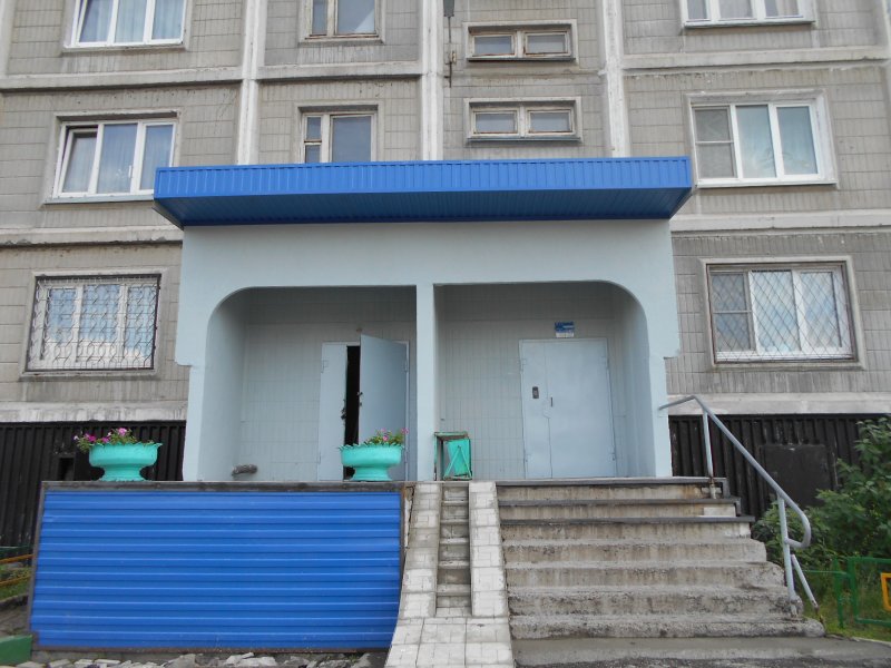 Крыльцо многоэтажки