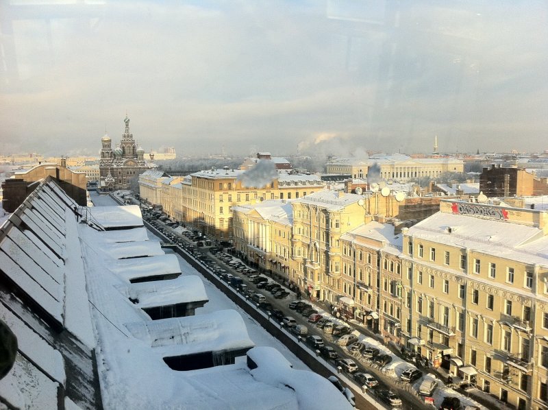 Заснеженные крыши Петербурга