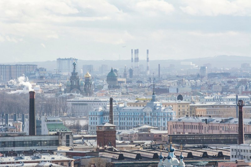 Город Санкт Петербург из окна