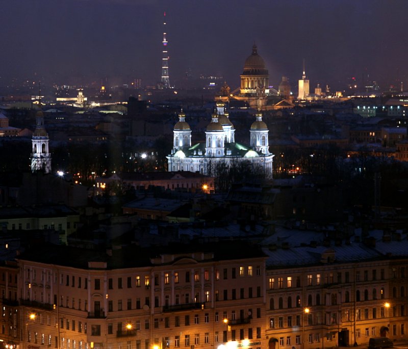 Вид из окна на ночную Москву