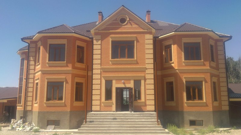 Дом из кирпича