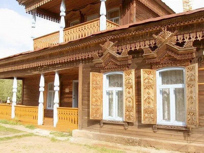 Резные фасады домов
