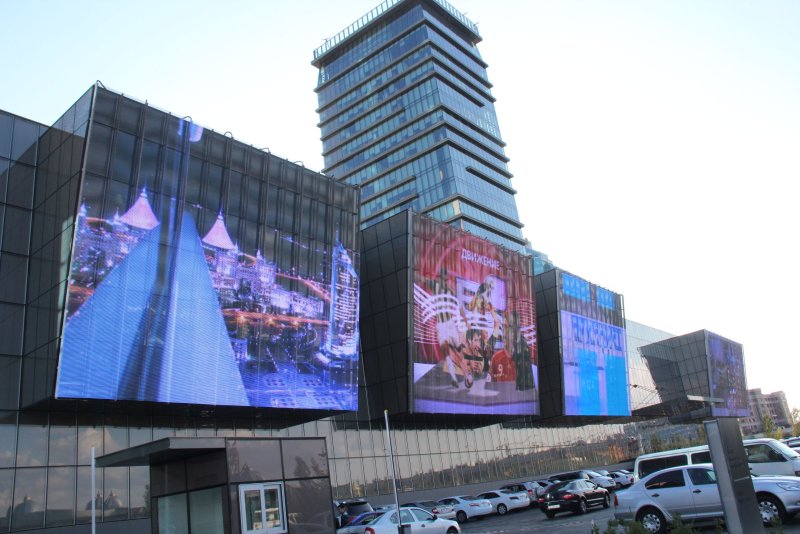 Медиафасад на фасаде здания в Москве
