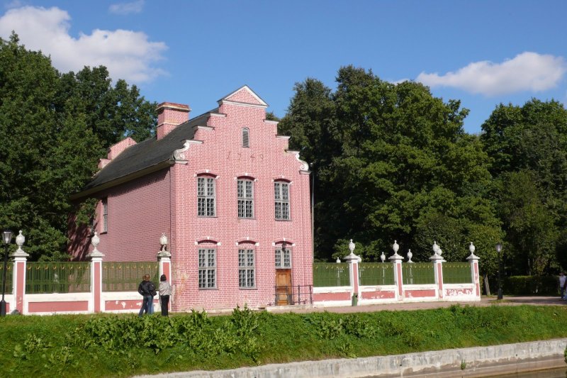 Кусково французский домик внутри